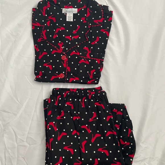 Comfy Pajamas with Red High Heels - Picture 2 of 6